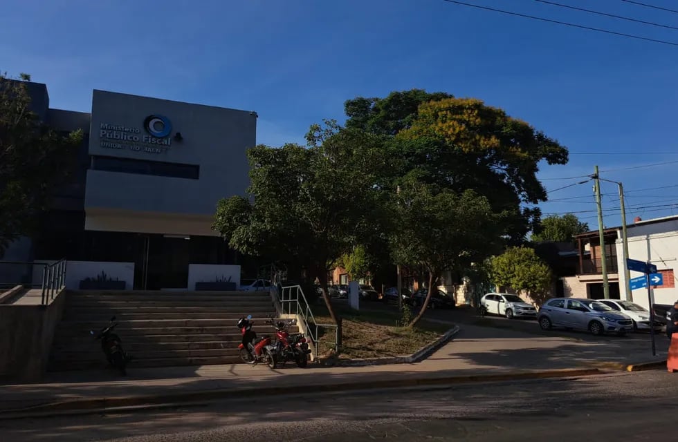 Familiares fueron a la sede de la UCA en barrio Cáceres.
