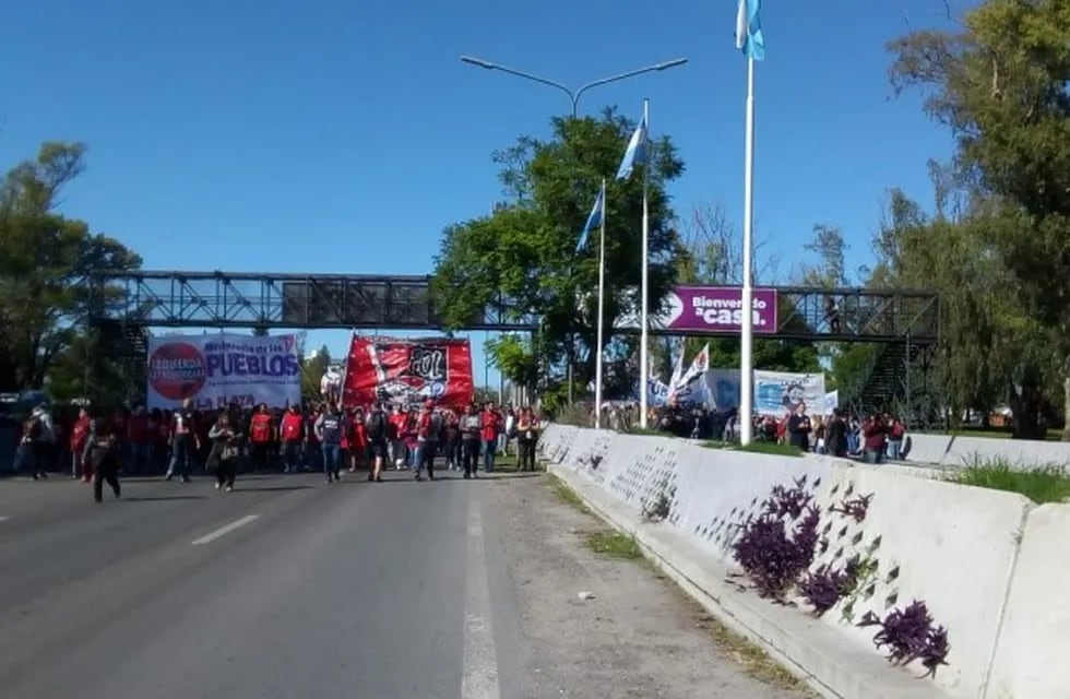 Cortes y protestas en la Autopista Buenos Aires-La Plata.