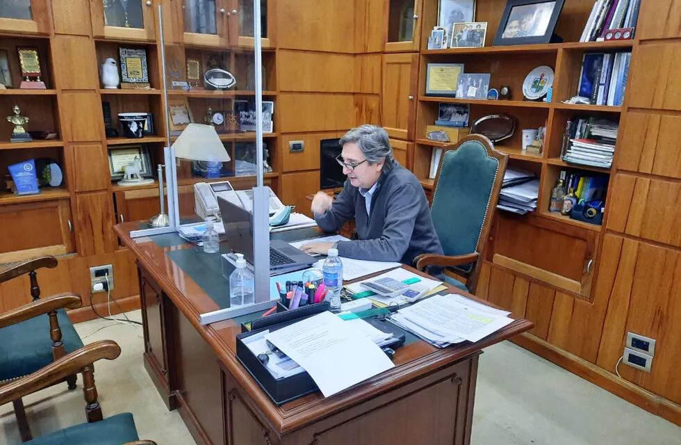 Emir Félix selló el acuerdo con Daniel Arroyo, ministro de Desarrollo Social de la Nación.