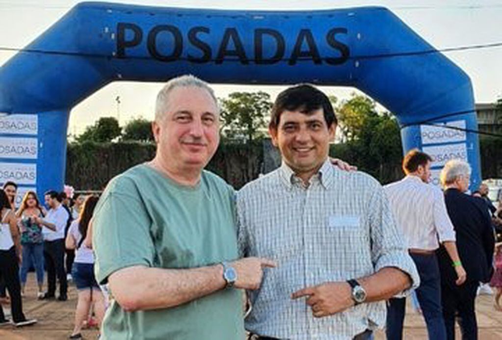Joaquín Losada saludado por el gobernador Hugo Passalacqua. (MisionesOnline)