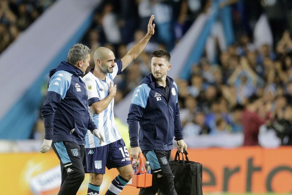 Lisandro López anunció que analiza si dejará la actividad profesional o continuará jugando en otro club del fútbol argentino. (Fotobaires)