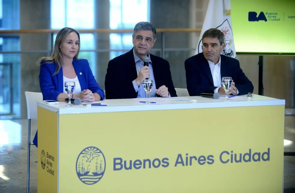 Clara Muzzio, Jorge Macri y Fernán Quirós, en conferencia de prensa de este miércoles.