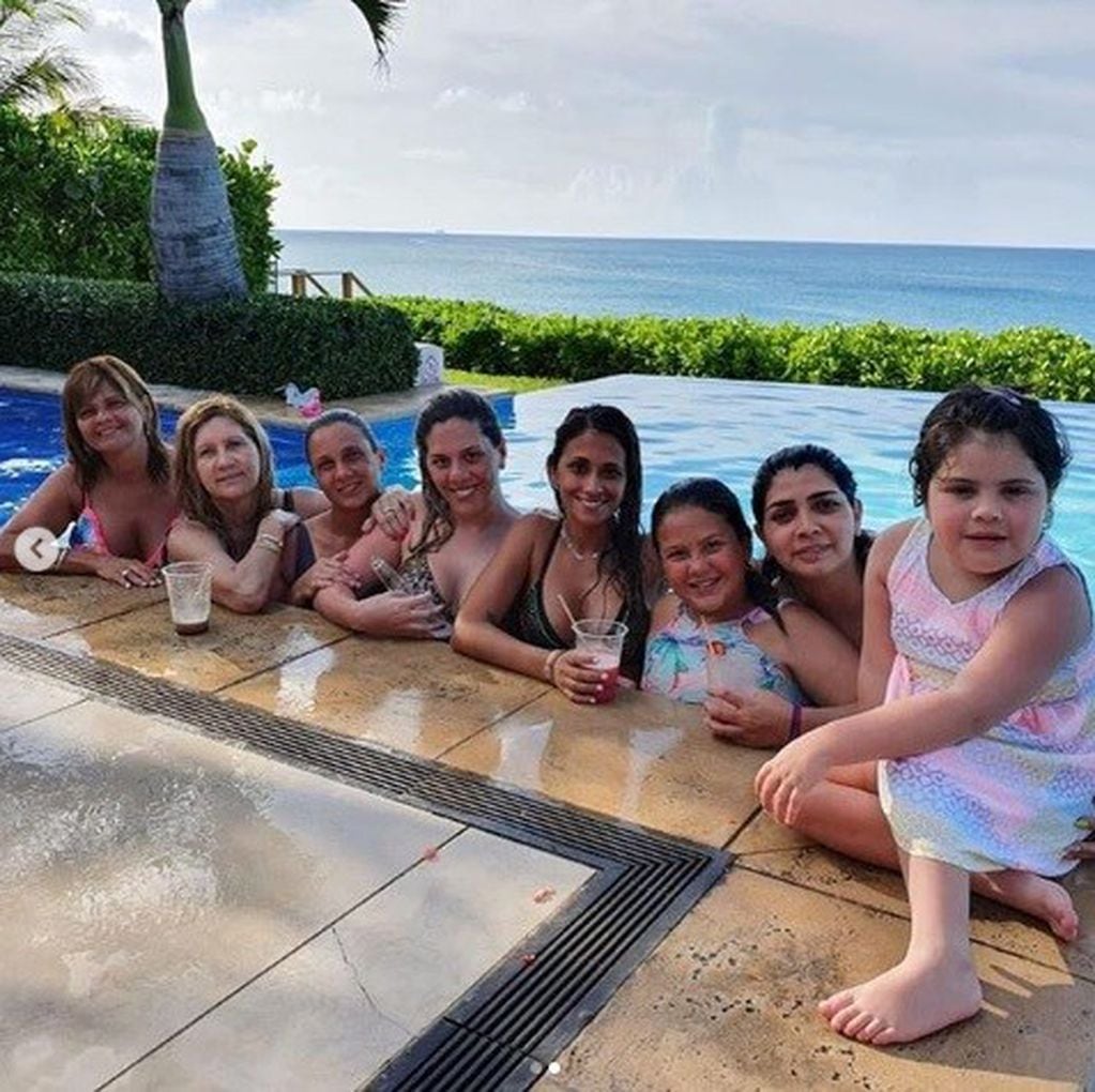 Antonela Roccuzzo con la familia en Antígua y Barbuda. (Instagram)