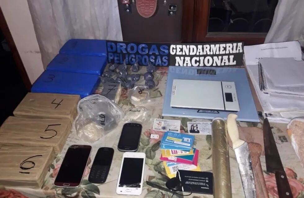 Dos mujeres detenidas con casi 70 mil dosis de cocaína en Salta. (Policía de Salta)