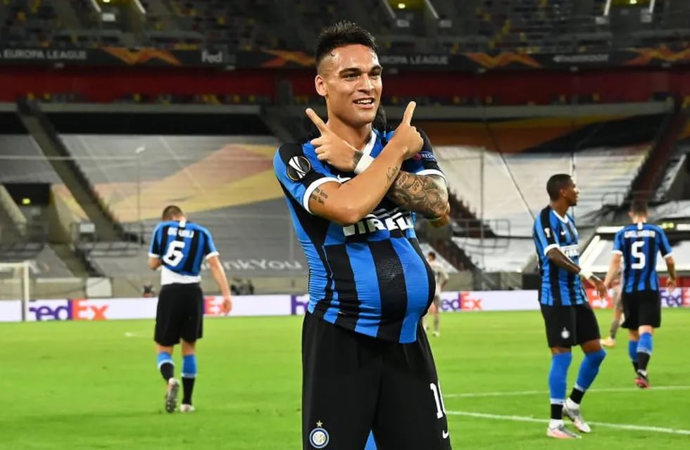 Duesseldorf (Germany), 17/08/2020.- Lautaro Martinez of Inter celebrates after scoring the 1-0 lead during the UEFA Europa League semi final match between Inter Milan and Shakhtar Donetsk in Duesseldorf, Germany, 17 August 2020. (Alemania) EFE/EPA/Sascha Steinbach / POOL