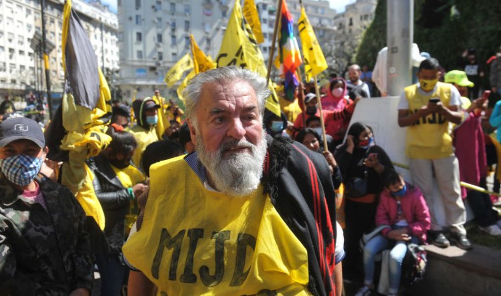 Raúl Castells se descompensó por los gases lacrimógenos.