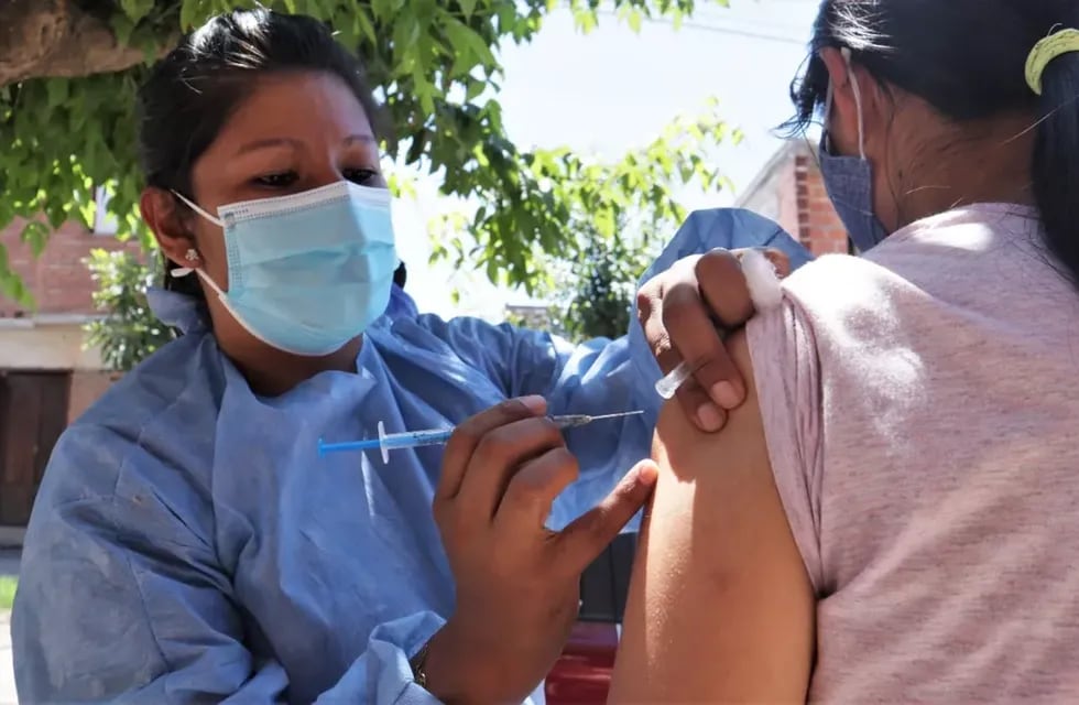 En Jujuy ya está a disposición de la población la cuarta dosis de la vacuna contra el coronavirus SAS-CoV2, por libre demanda a partir de los 18 años de edad.