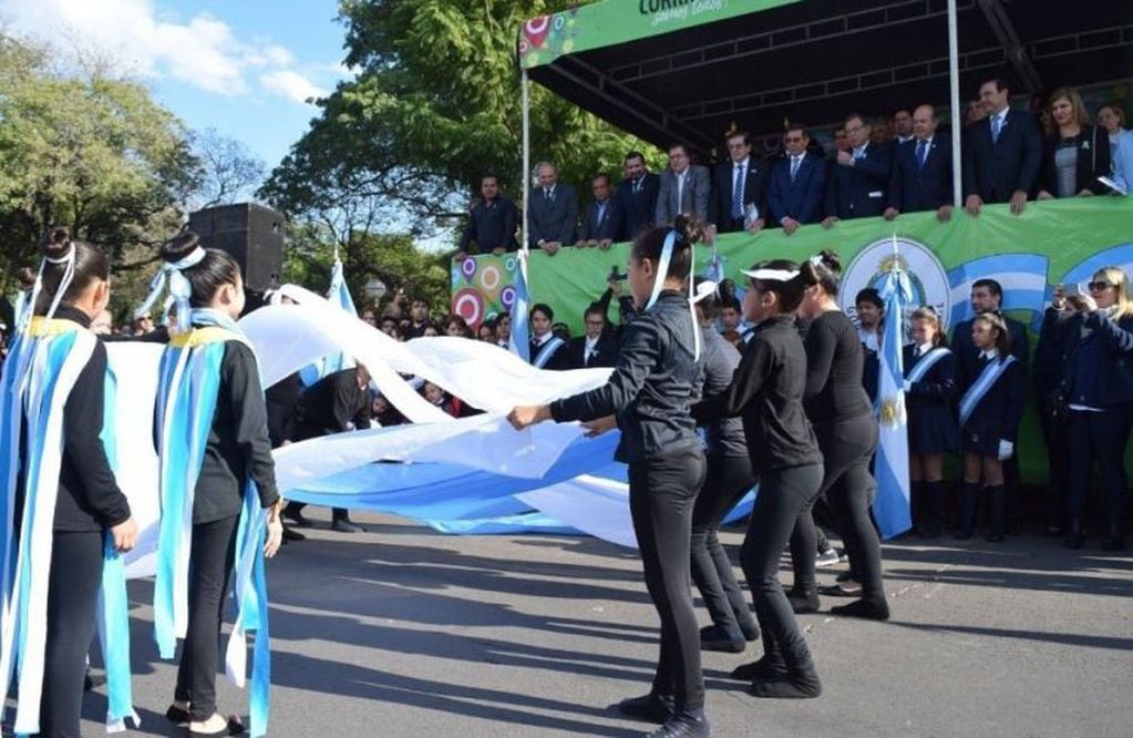 Valdés encabezó el acto por el Día de la Bandera en Corrientes. (@gustavovaldesok)