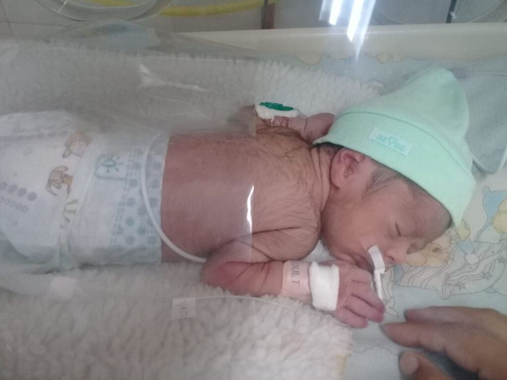 Isabela, la bebé que nació en las escaleras del Hospital “Juan D. Perón”.