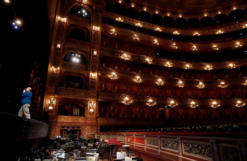 A man stands on stage as he takes photos inside the Teatro Colon, one of the world's best known opera houses, in Buenos Aires, Argentina, July 6, 2016. REUTERS/Marcos Brindicci buenos aires  teatro colon musica teatros liricos interior interiores balcones