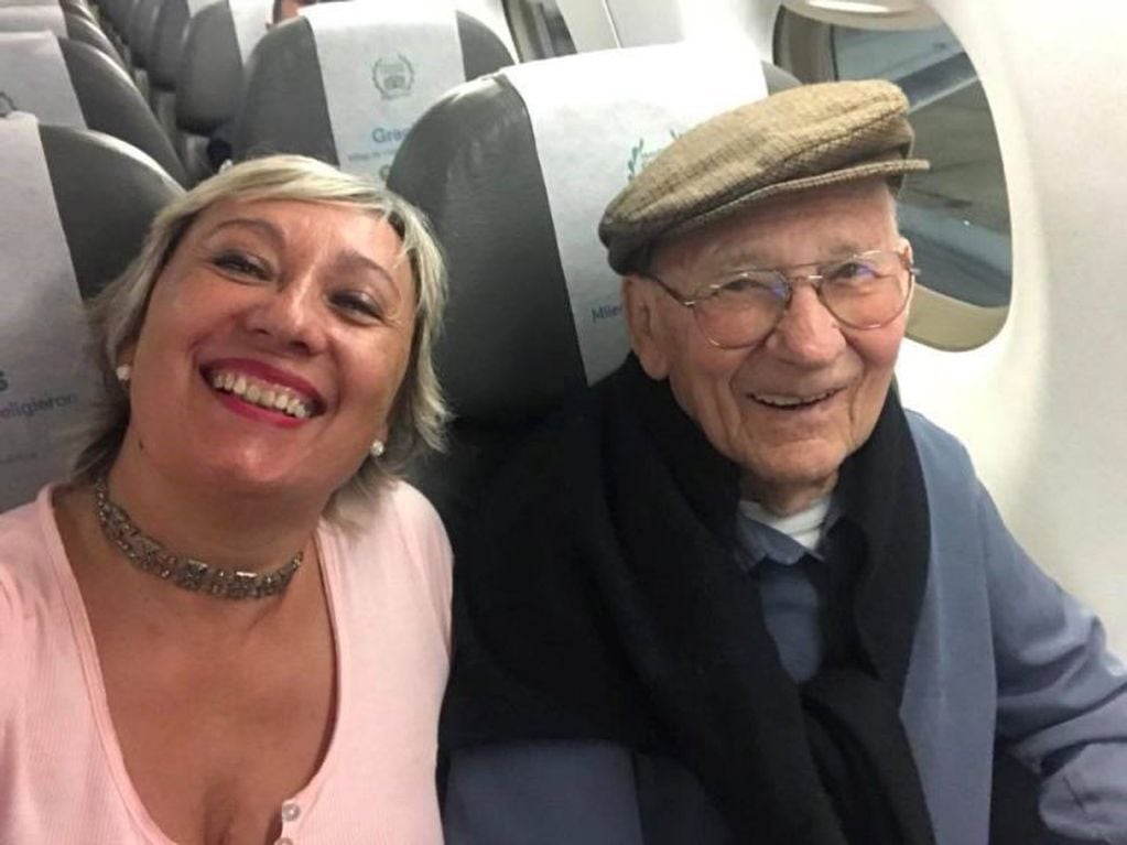 Fernanzo Burzzio, el hombre de 90 años que por primera vez voló y conoció el mar.