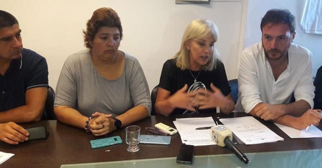 Integrantes del bloque de diputados del Frente de Todos - PJ Jujuy, en conferencia de prensa este lunes.