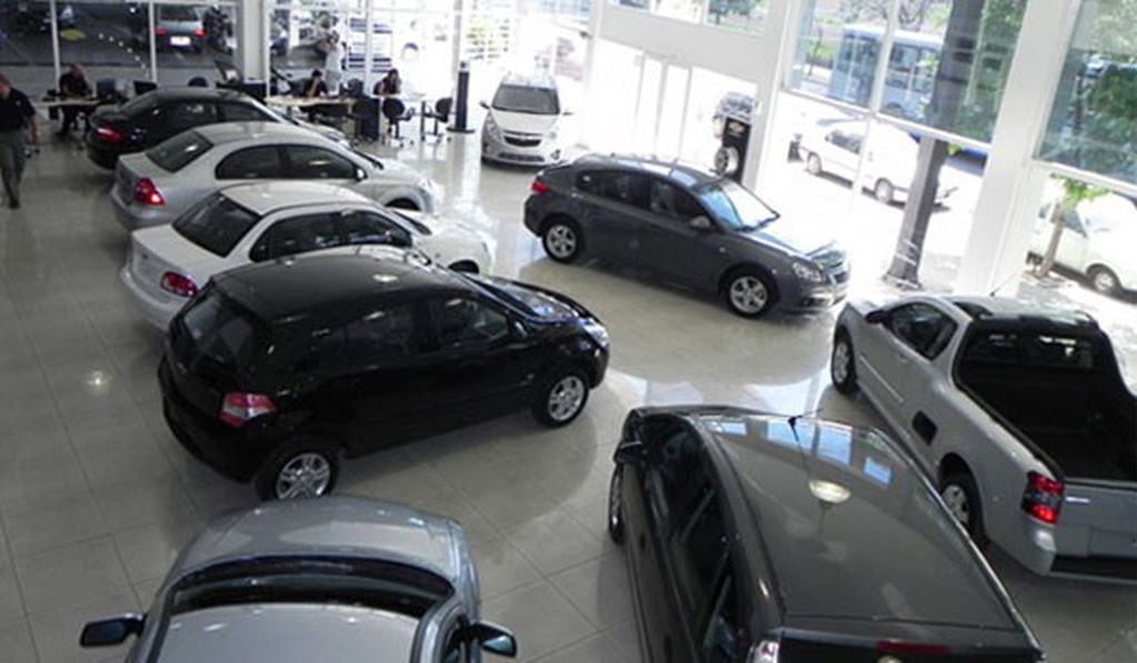 Las concesionarias de autos deberán exhibir con claridad precios y financiamiento