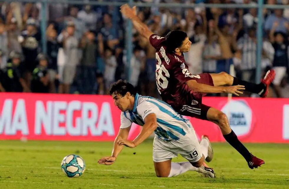 Nicolas Diego Aguirre of Atletico Tucuman vies for the ball with Ignacio Fernandez of River Plate, during their Superliga football match, at the Jose Fierro stadium in Tucuman, Argentina on March 7, 2020. (Photo by Walter Monteros / AFP)