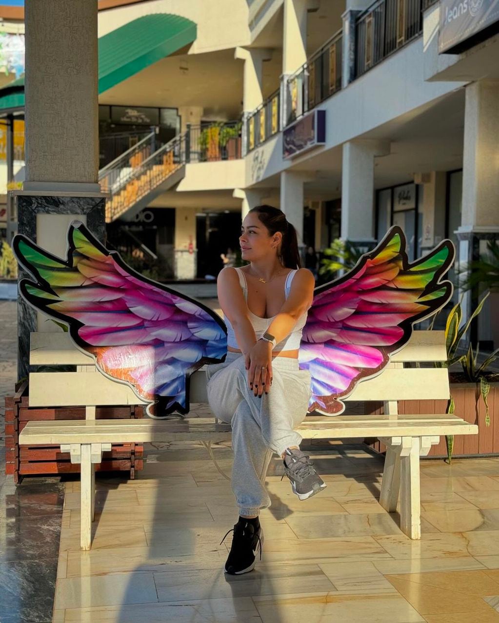 Larissa Riquelme como un ángel