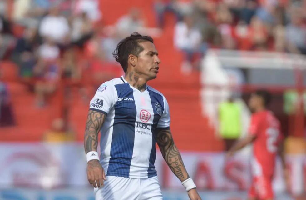 Dayro Moreno se perdió dos goles increíbles en el partido Talleres-Argentinos Juniors.