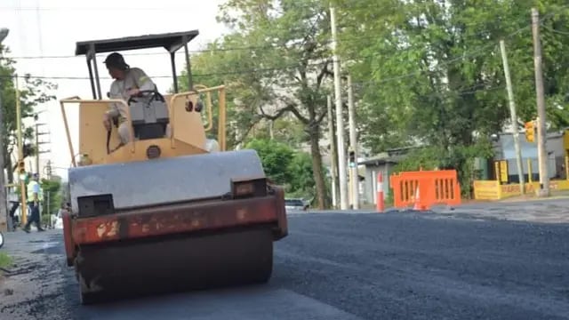 Continúan las obras de asfaltado sobre avenidas en Posadas