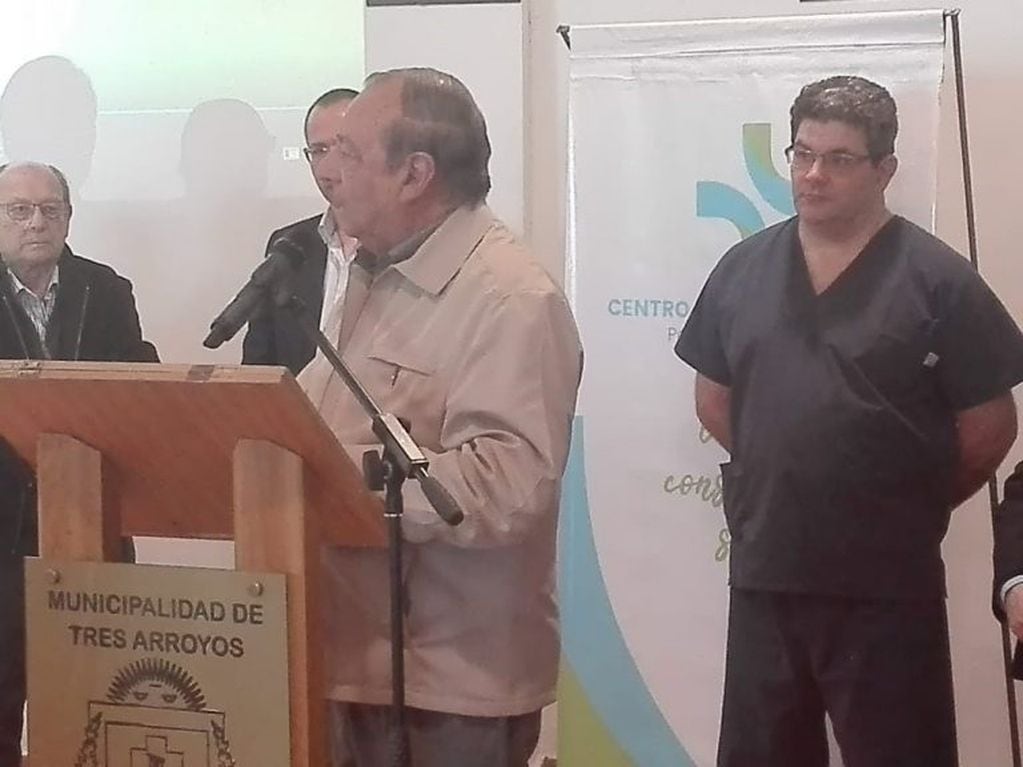 Acto de entrega de aparatología del Rotary Club Tres Arroyos Libertad  al Hospital Pirovano. (prensa)