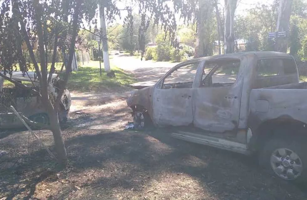 Investigan el incendio de dos autos de una dirigente del Pro de Córdoba (foto, diario Resumen).