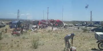 Saquearon la carga  de un camión  que volcó sobre  Ruta 40 .