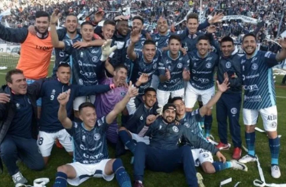 Independiente Rivadavia es uno de los finalista del torneo \