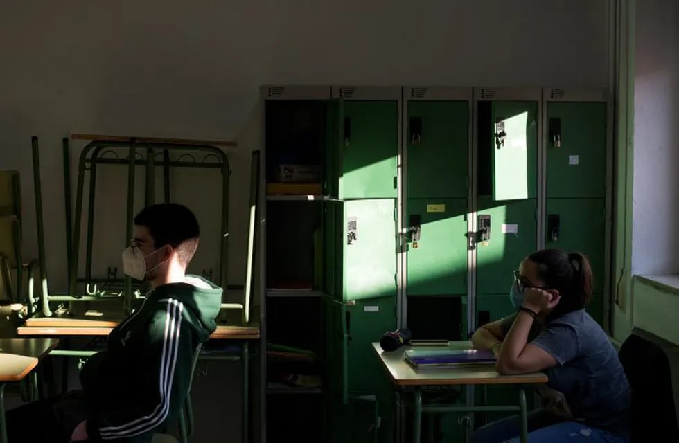 Alumnos vuelven a las aulas después del confinamiento por la pandemia del coronavirus (Foto: EFE/Brais Lorenzo)