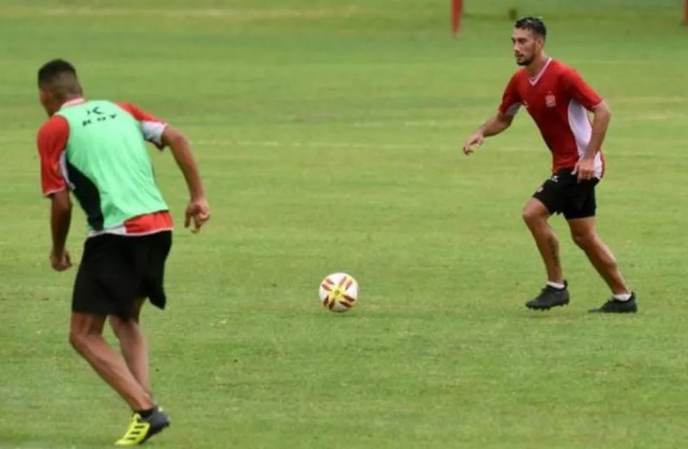 Vitale, que nació futbolísticamente en Independiente, podría ser uno de los reemplazantes de Arregui.