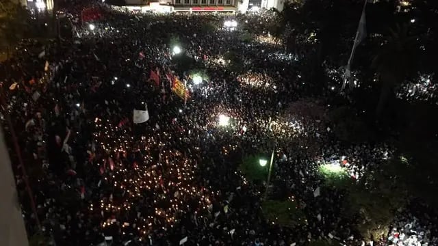  Los tucumanos volvieron a copar la plaza Independencia. (Gentileza: Twitter Paula Moyano)