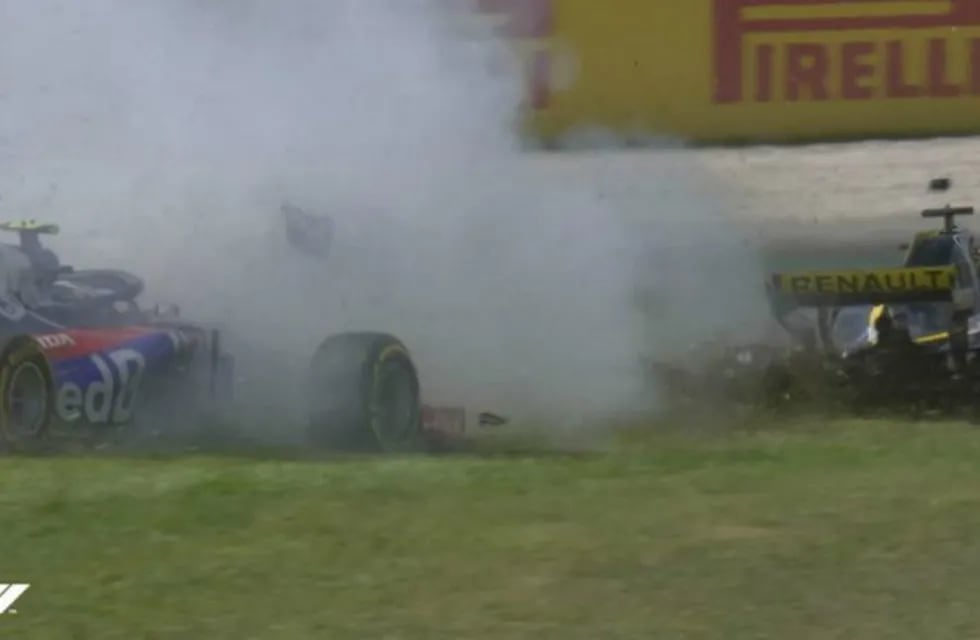 Impresionante accidente múltiple en la salida del Gran Premio de España. (Foto: Web)