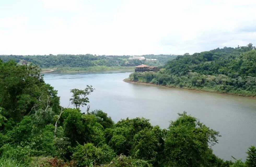Encontraron un cuerpo en la vera del Río Paraná a la altura de Garuhapé