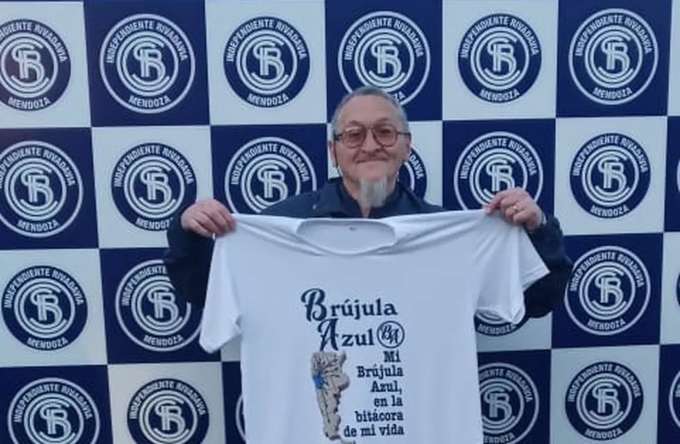 Miki Benegas, autor del libro Brújula Azul donde revive momentos históricos junto a su Independiente Rivadavia.