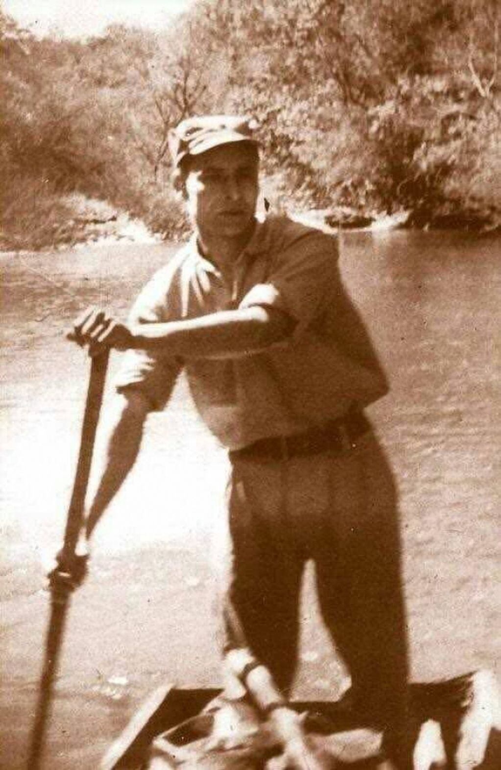 Méndez, guardaparque del Parque Nacional Iguazú. En 1968 perdió la vida mientras cumplía con su deber enfrentando a cazadores furtivos que ponían en riesgo la conservación de la fauna del Parque.