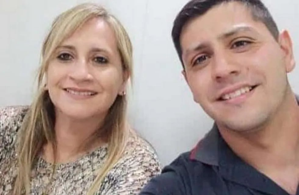Carina Ledesma con su hijo, Diego Gatica, el policía que fue asesinado en San Luis.