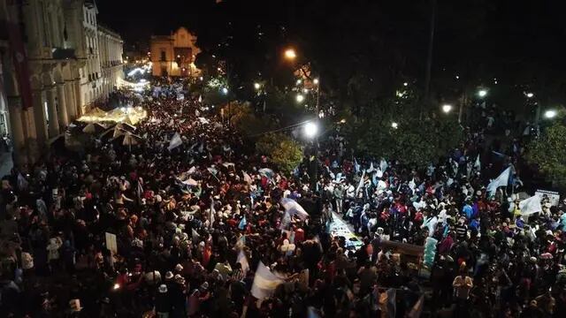 La Plaza 9 de Julio se colmó de gente que fue a festejar el triunfo de la Selección Argentina en la Copa América