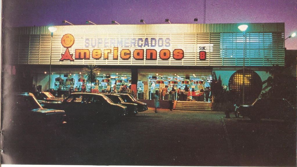 Supermercado Americanos del Cerro de las Rosas.