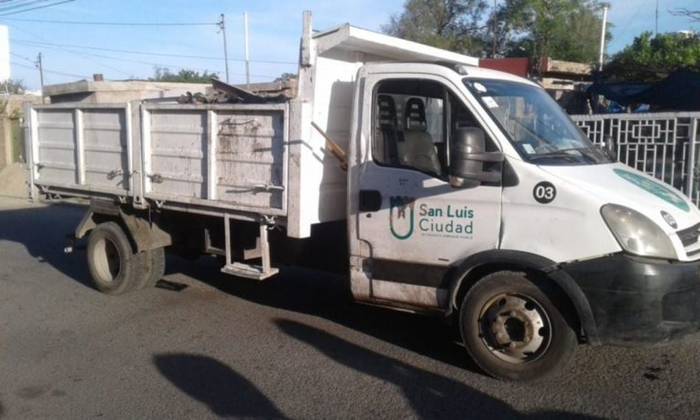 El camión de la Municipalidad de San Luis embistió el changuito donde iba la bebé.