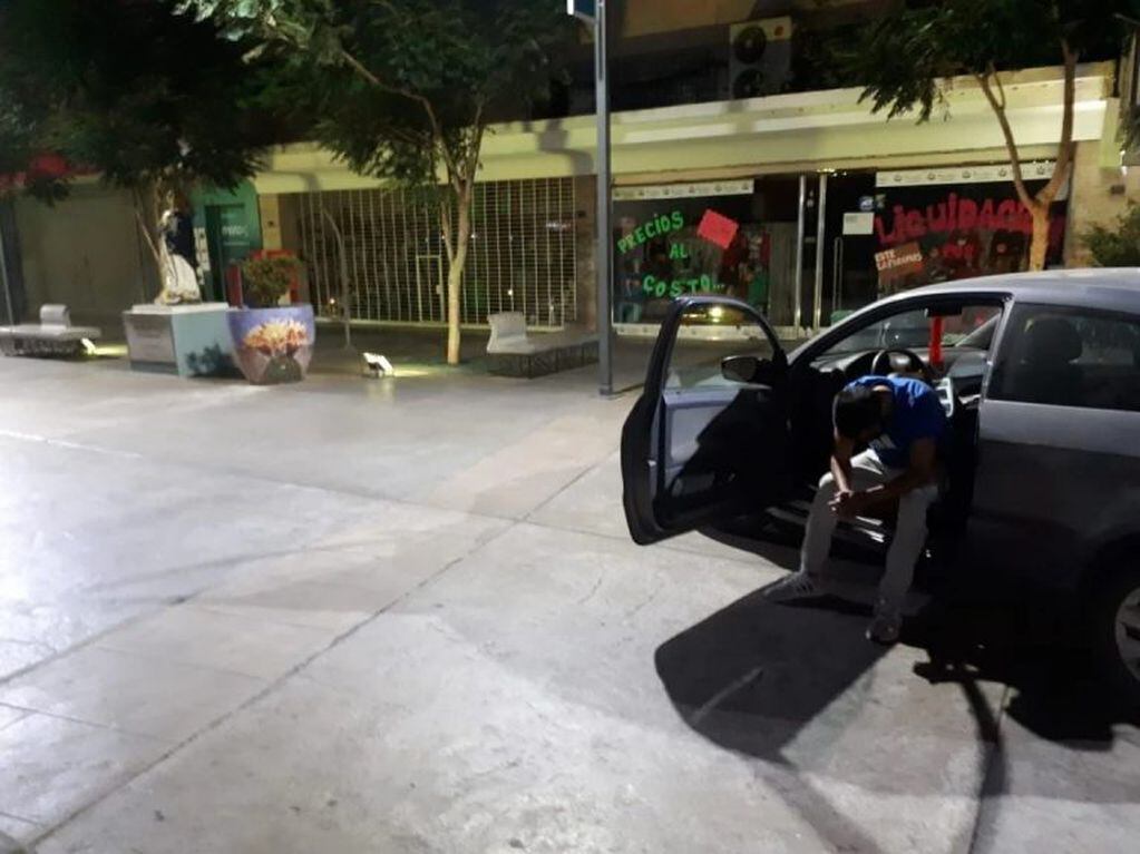 Conductor ebrio ingresó a la peatonal en San Juan