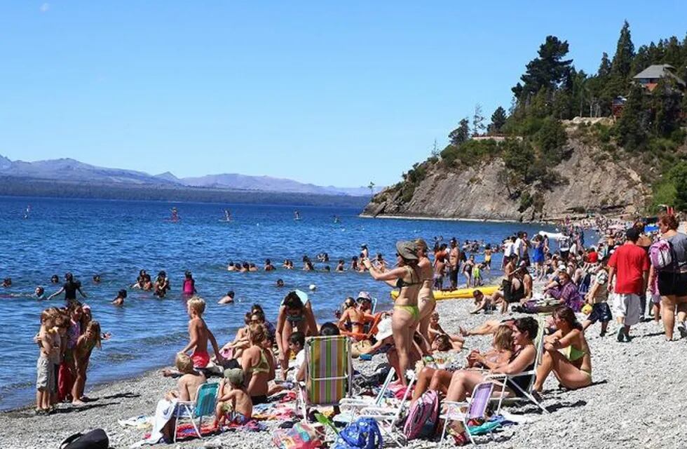 Imagen archivo. Por las olas de calor, las playas estuvieron repletas en las costas de la Patagonia.