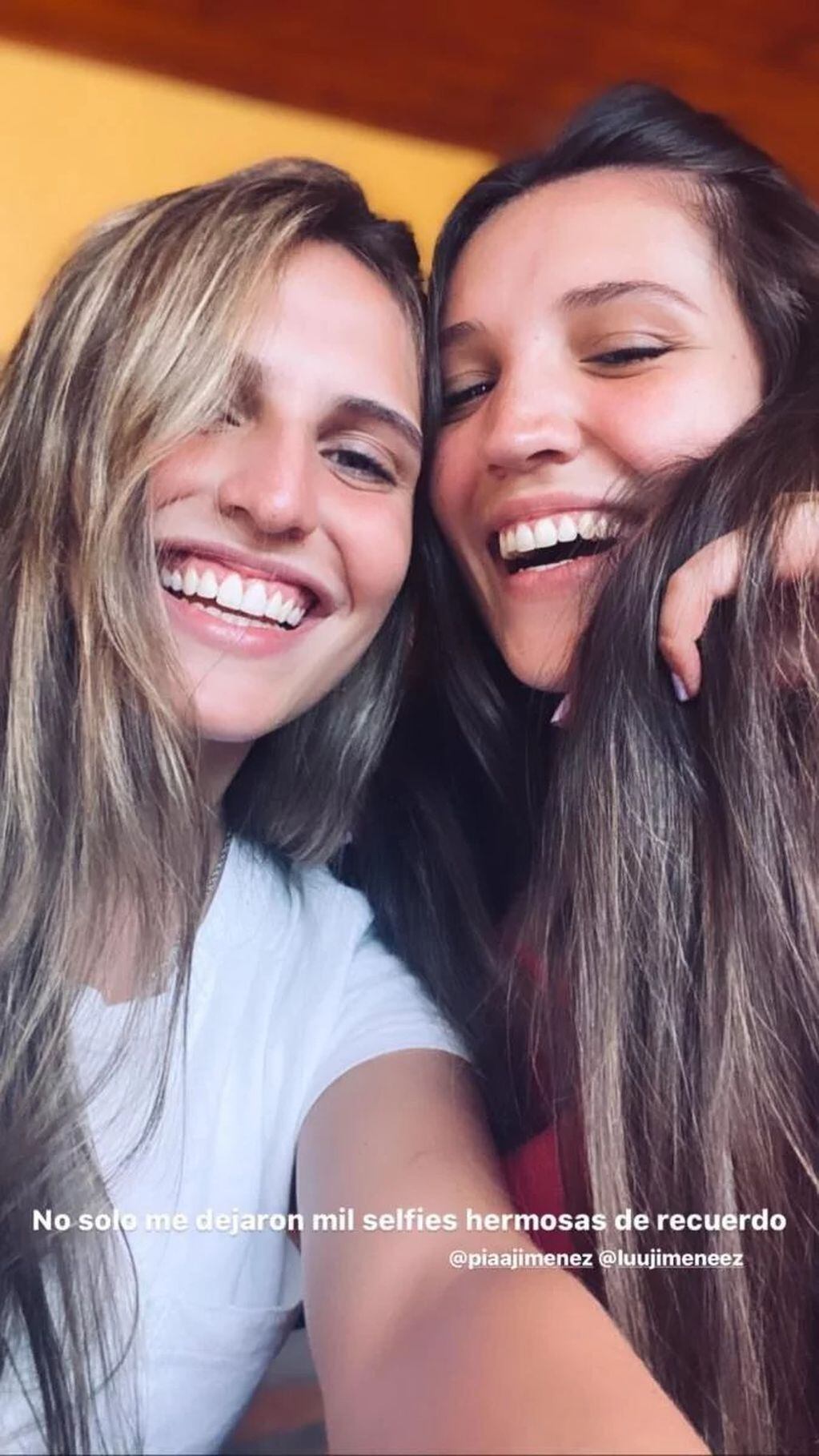 Lucía y Pía le robaron el celular a Sofía "Jujuy" Jiménez y sus fotos terminaron en Instagram  (Foto: Instagram/ @sofijuok)