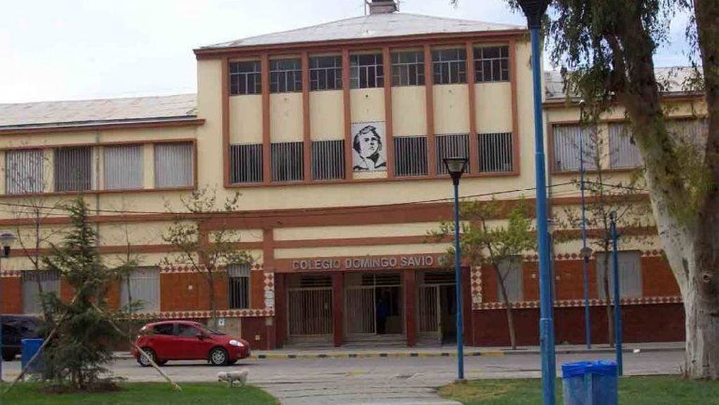 La sentada se hizo en el Colegio Domingo Savio de General Roca (LaSuperDigital).