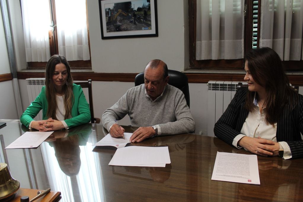 firma de convenio con la Universidad Nacional de Río Negro