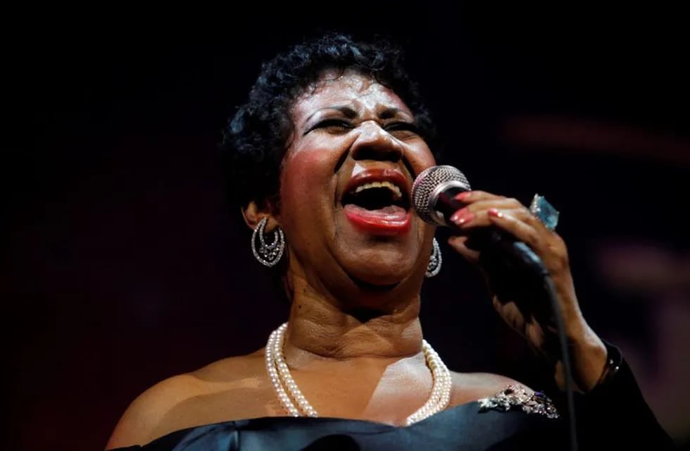 FILE PHOTO -  Singer Aretha Franklin performs at the Candie's Foundation 10th anniversary Event to Prevent benefit New York May 3, 2011.  REUTERS/Eric Thayer/File Photo
