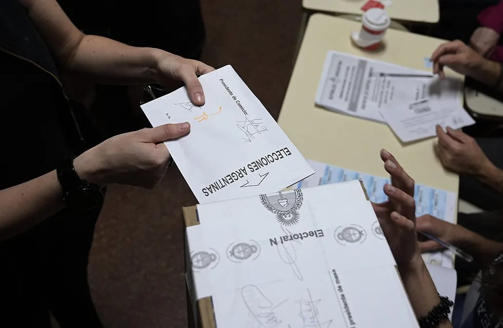 Se presentaron siete alianzas para las elecciones legislativas en Santa Fe (Los Andes).