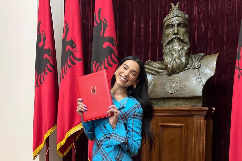 Dua Lipa feliz tras obtener su ciudadanía albanesa. (Instagram @dualipa)