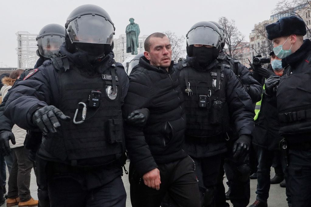 Masiva marcha contra Putin en Rusia deja cientos de detenidos (Foto:  EFE/EPA/MAXIM SHIPENKOV)