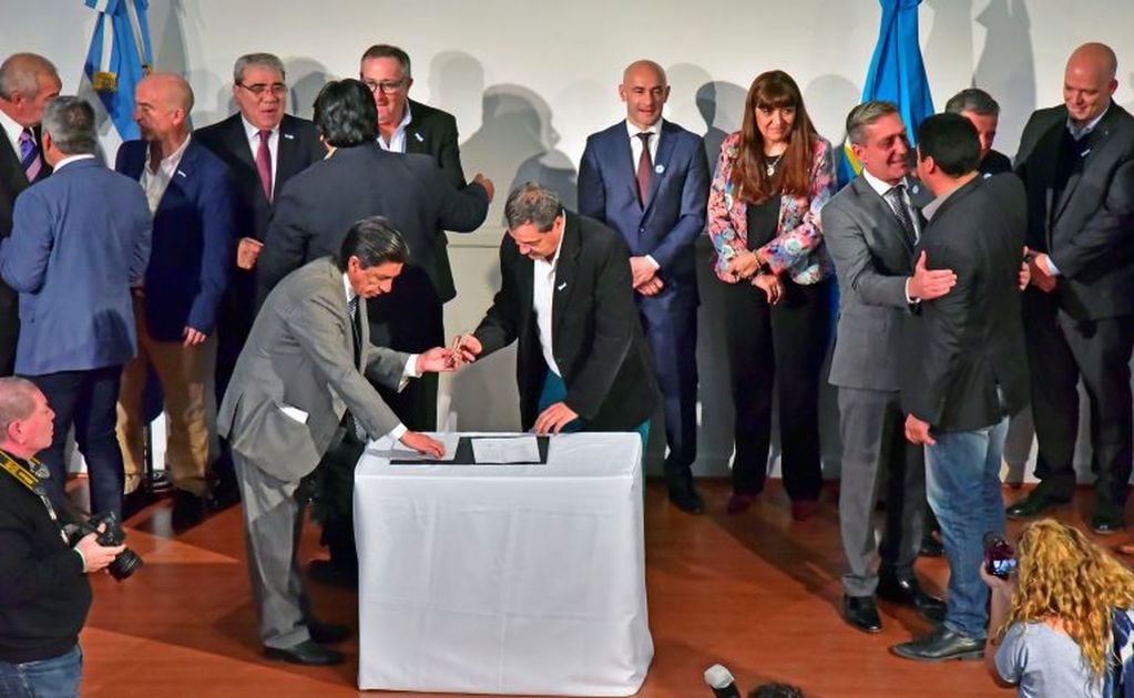 Una veintena de Intendentes aceptó la firma del Pacto Fiscal.