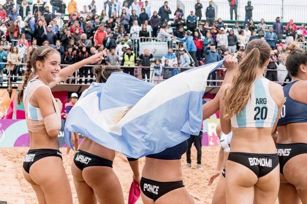 Las Kamikazes derrocharon sensualidad en los Juegos Suramericanos de Playa. (Rosario 2019)