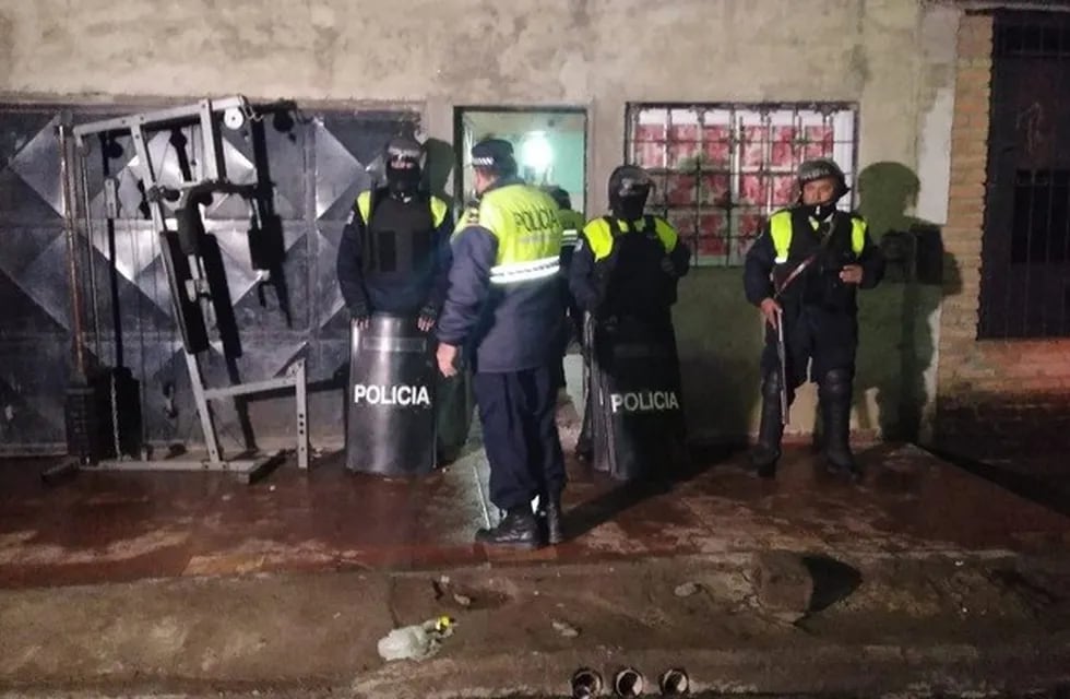 Se realizaron 16 allanamientos durante la madrugada del jueves. (Policía Tucumán)