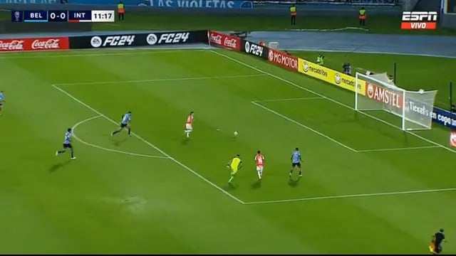 Milagro en el área de Belgrano: el gol imposible que se perdió Borré para el Inter.