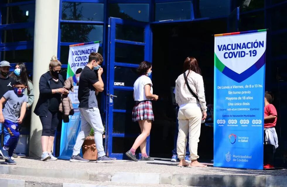 Vacunación pediátrica en el CPC Argüello  (José Hernández/ La Voz).